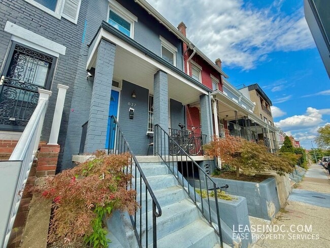 Photo - 627 Harvard St NW House