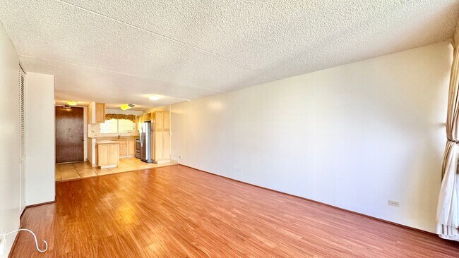Foto del edificio - CONVENIENTY LOCATED AND SPACIOUS 2BD/2BA C...
