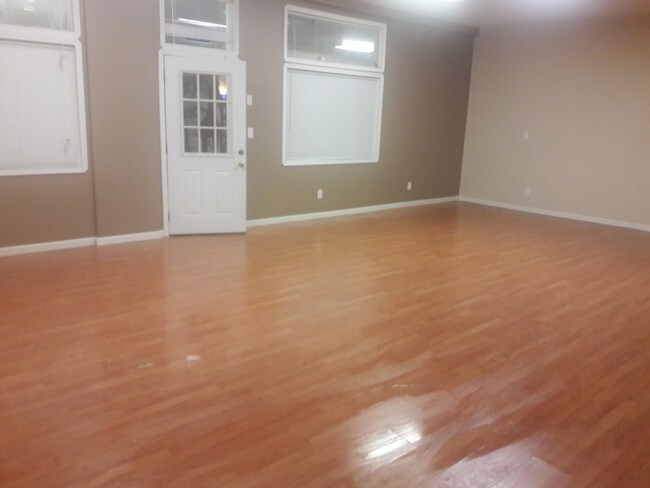 Foto del edificio - 318-320 N Tower Ave