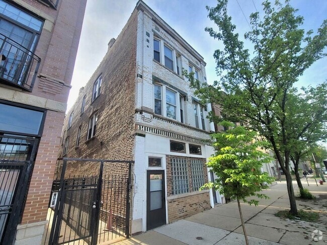 Building Photo - 908 N California Ave