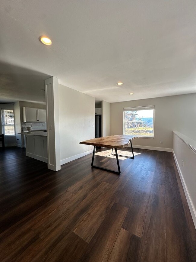 Foto del edificio - Spacious Multi-Generational Home with Stunning Views – 5 Bed, 3 Bath