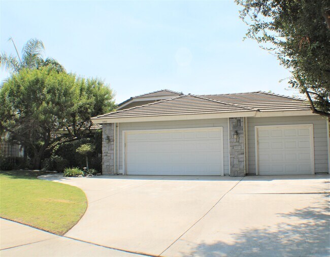Building Photo - 10911 Martingale Dr