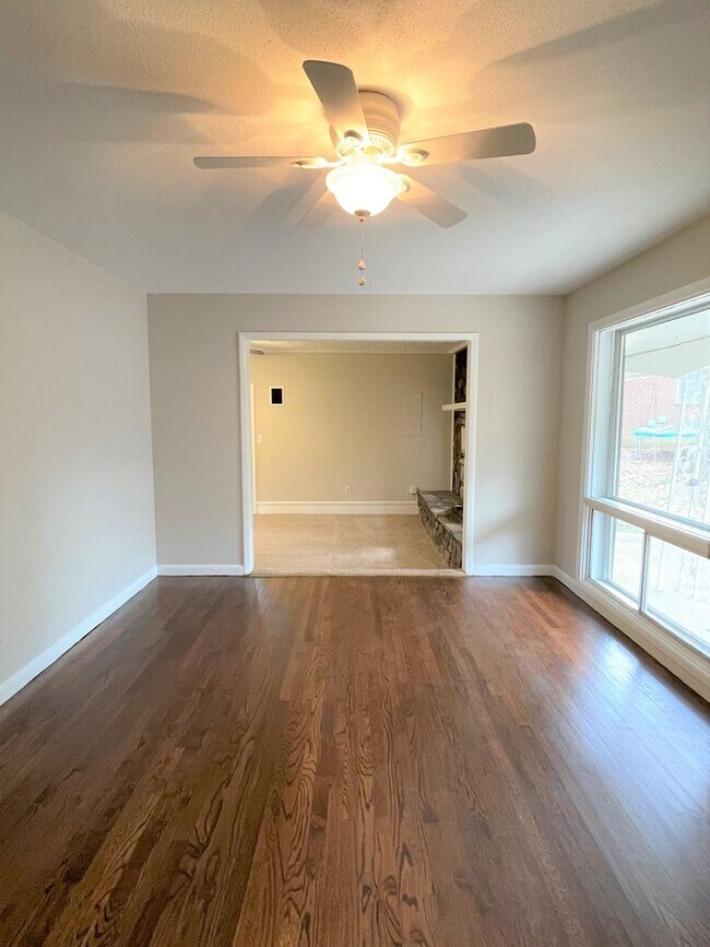 Foto del edificio - West Athens 4br House for Rent