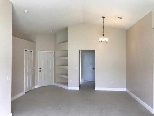 Building Photo - 3-Bedroom For Rent By Posner Park!