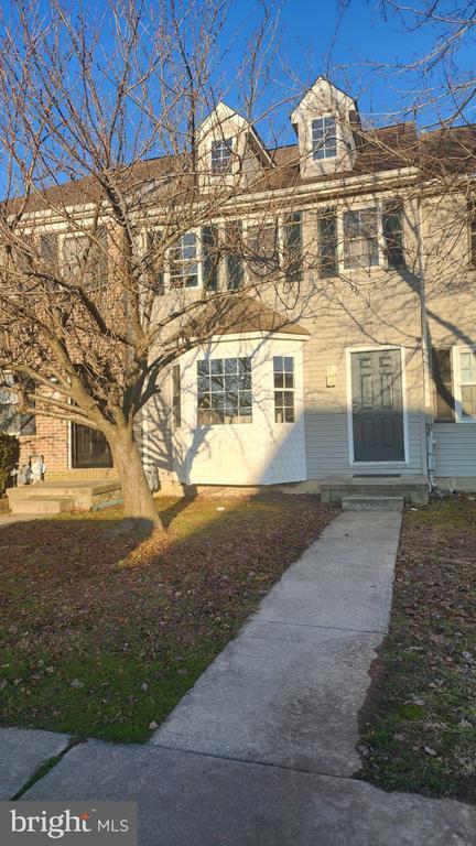 Building Photo - 149 Holmes St