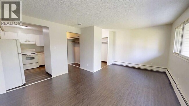 Photo du bâtiment - 5117-5144 44 St