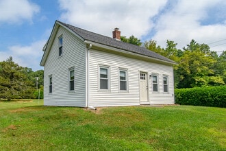Building Photo - 805 Mashamoquet Rd