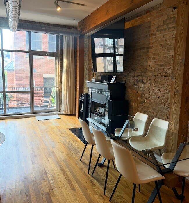 Foto del edificio - 1344 W Madison St