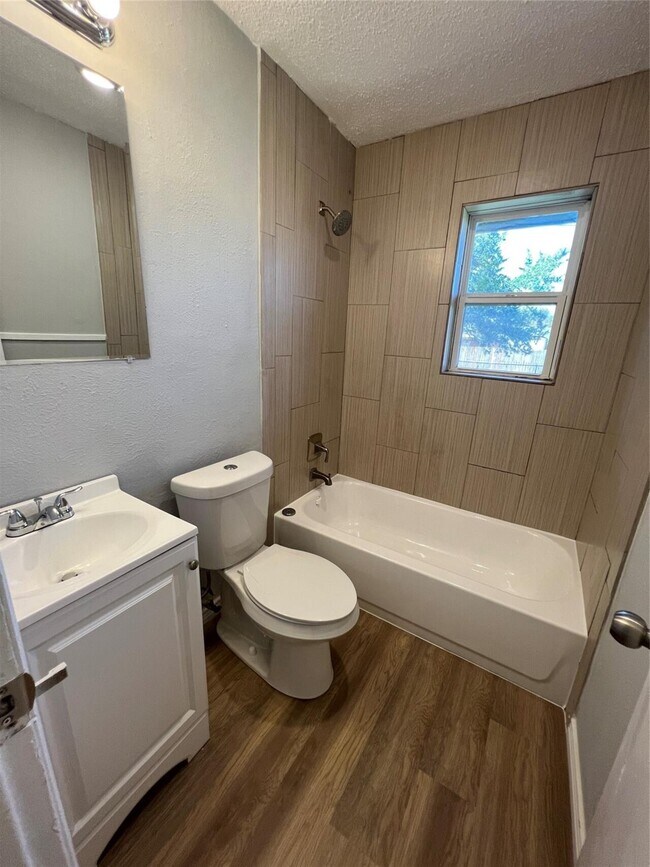 Foto del edificio - 1309 Crockett St