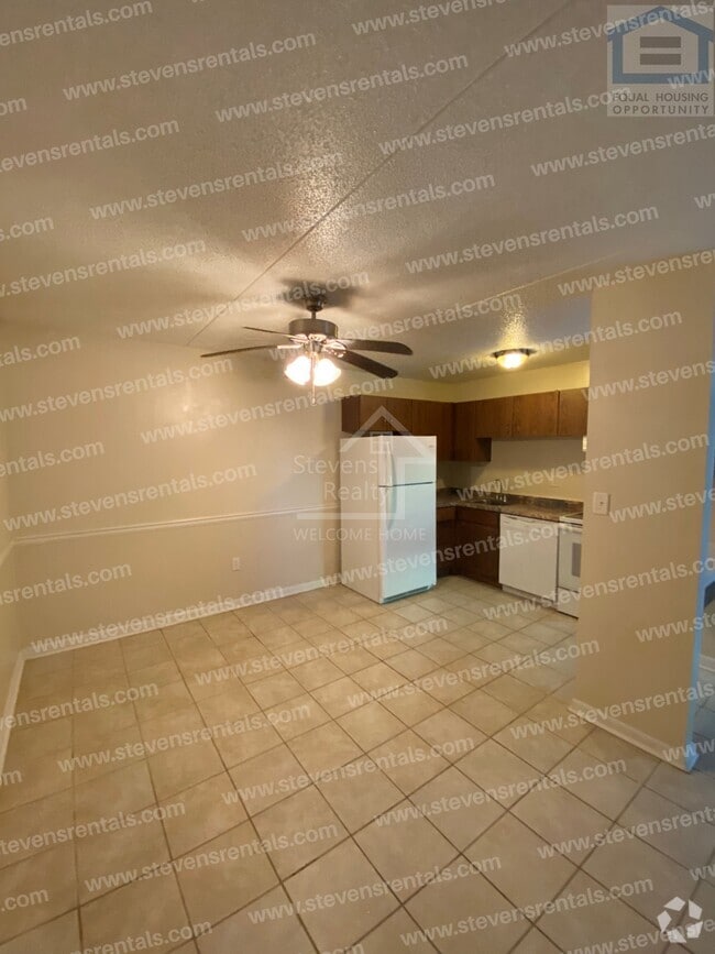 Building Photo - 915 S Seminole Dr