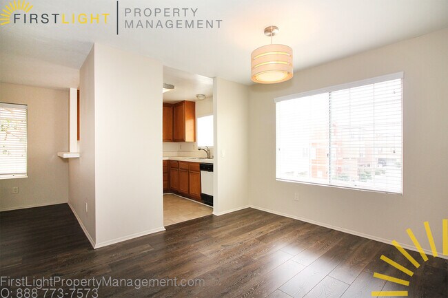 Building Photo - 2800 Plaza del Amo