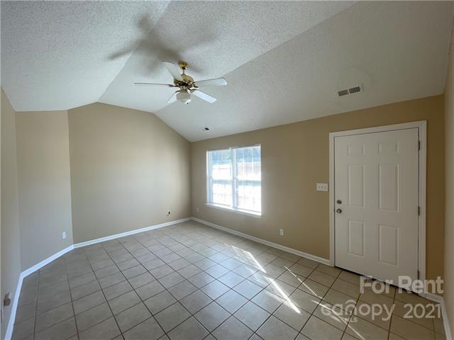 Building Photo - 523 Cub Creek Ln