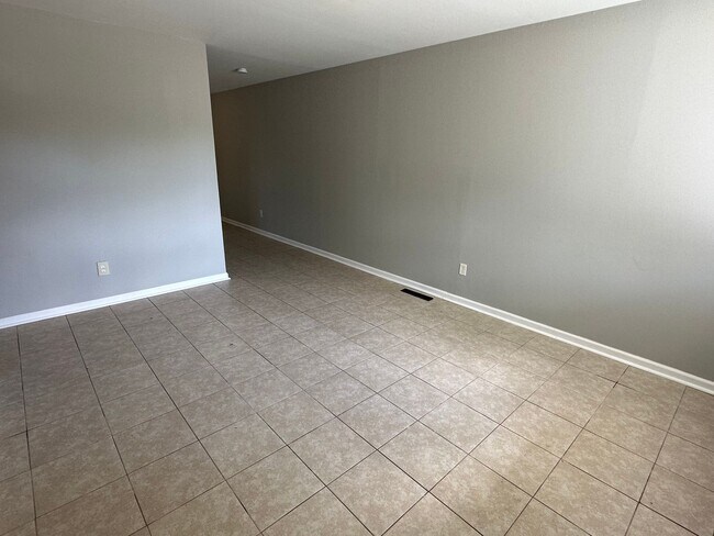 Building Photo - Spacious 3-Bed/1-Bath Home in Columbus: Yo...