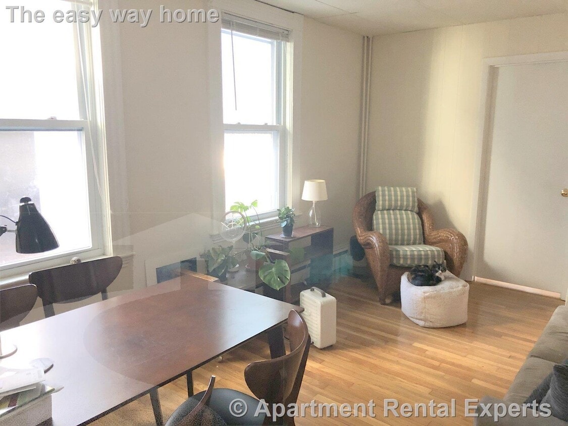 Primary Photo - 20 Mossland St