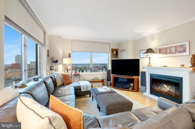 Building Photo - 440 S Broad St