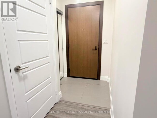 Photo du bâtiment - 1 Uptown Dr