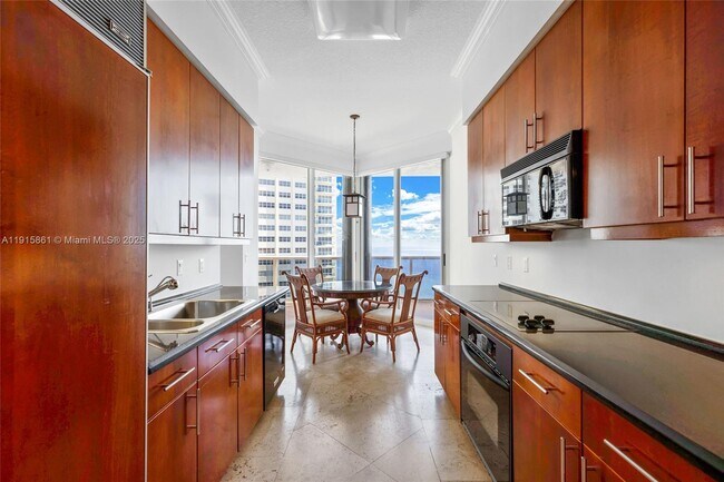 Foto del edificio - 3200 N Ocean Blvd