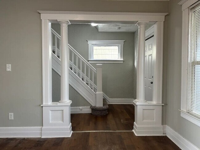 Foto del edificio - 242 Ferris St