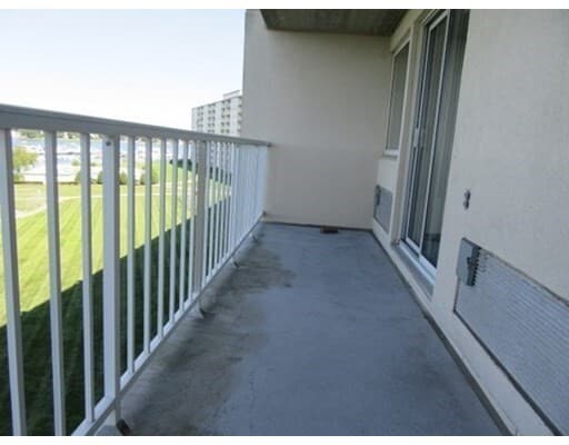 Building Photo - 100 Cove Way