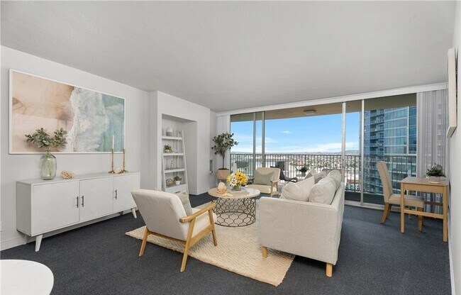 Building Photo - 700 E Ocean Blvd