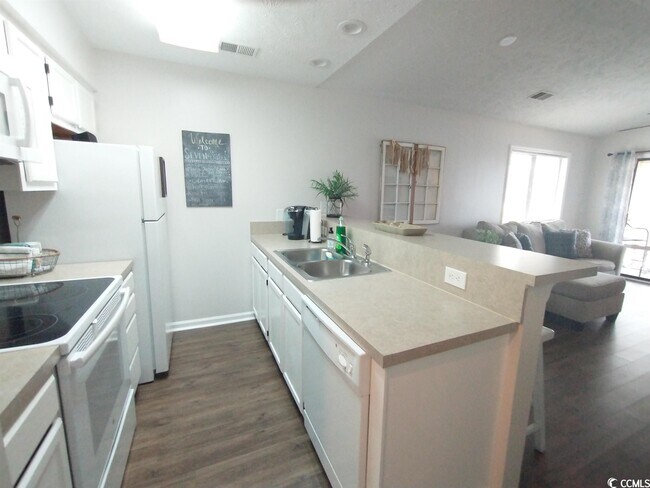 Foto del edificio - 4262 Pinehurst Cir