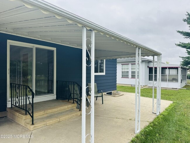 Building Photo - 24 Liberta Dr
