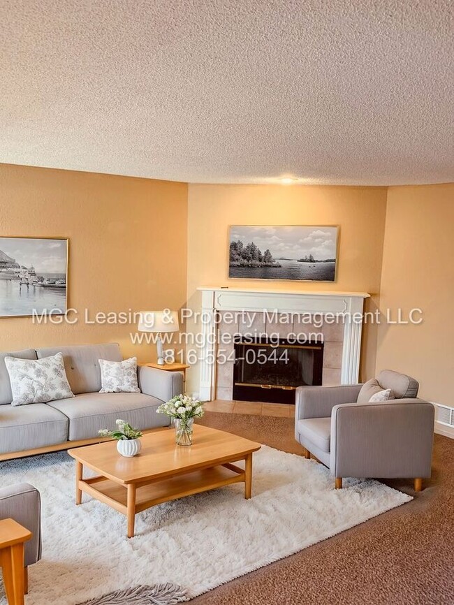 Foto del edificio - Spacious Townhome with Open Floor Plan in ...