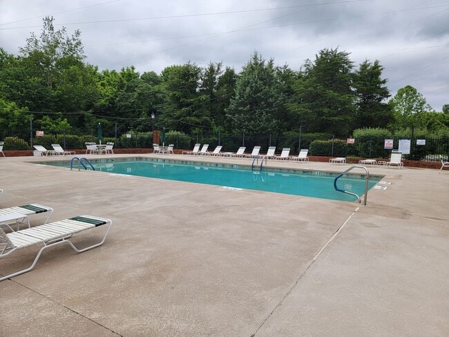 Building Photo - 2 Bedroom 3.5 Bathroom Town home located in the Oak Ridge Meadows Neighborhood