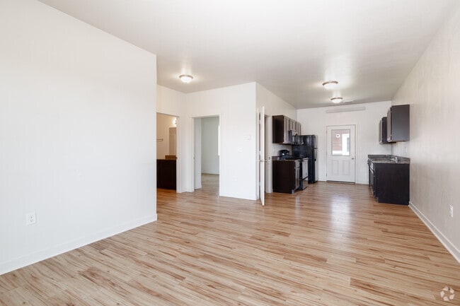 2BR, 2BA - 984SF - Living Room / Kitchen - Southwest Patio Home Apartments