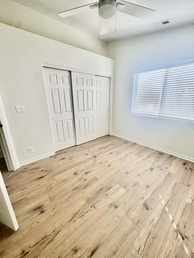 Foto del edificio - 1122 E 300 S