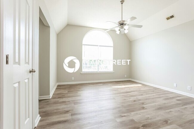 Foto del edificio - 3 Bedroom Pet-Friendly Home in LA VERGNE, TN with Main Street Renewal