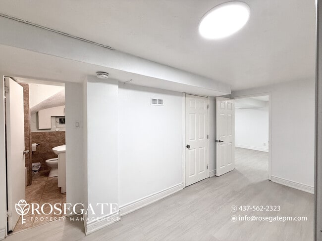 Building Photo - 2-Bedroom Apartment with Parking & Dual Closets – Scarborough