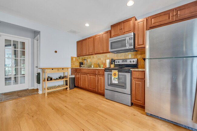 Building Photo - 3613 Southland Dr