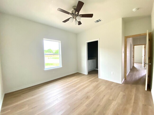 Foto del edificio - 1531 W Kilpatrick Ave