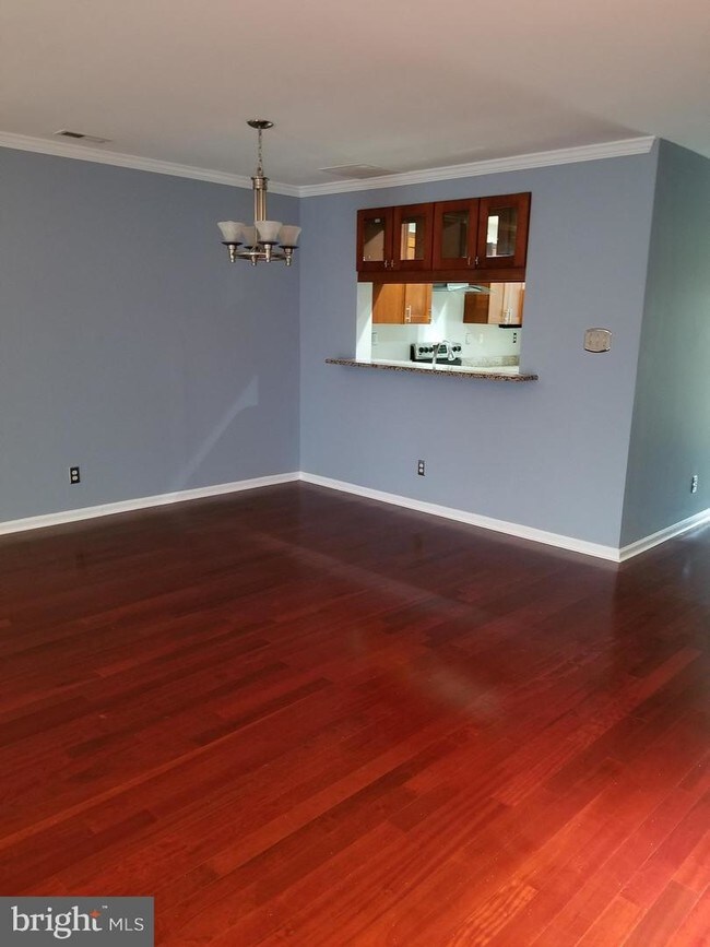 Building Photo - 211 Amherst Ct