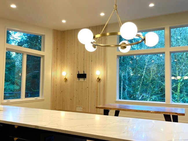 Foto del edificio - Absolutley stunning custom home in desirab...