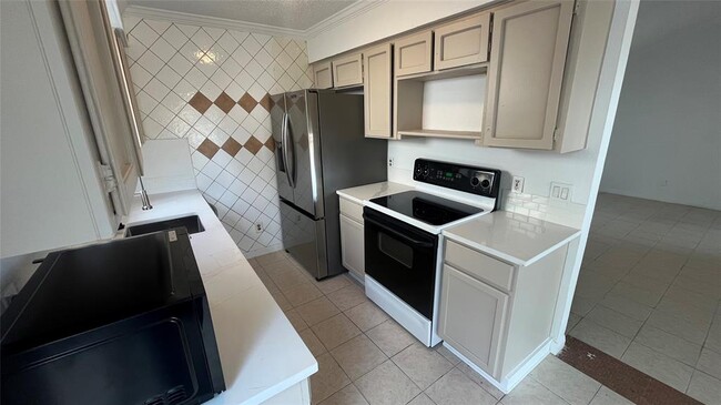 Building Photo - 9515 Aberdeen Way
