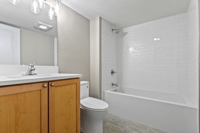 Building Photo - Bright Beacon Hill Condo in Secure Gated C...