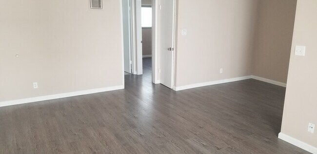 Foto del edificio - 729 Huntley Dr
