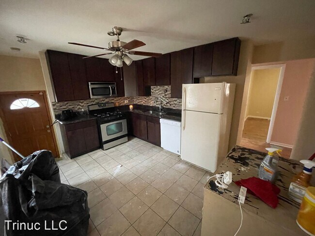 Building Photo - 3 br, 1.5 bath House - 726 W Strieff Ln