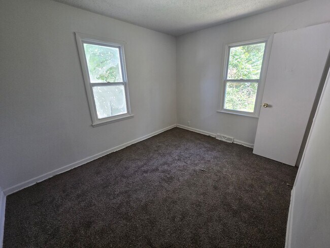 Foto del edificio - 3 bed 1 bathroom house