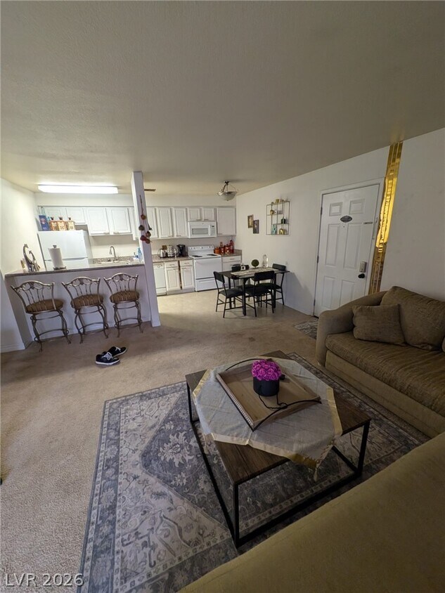 Foto del edificio - 4990 River Glen Dr