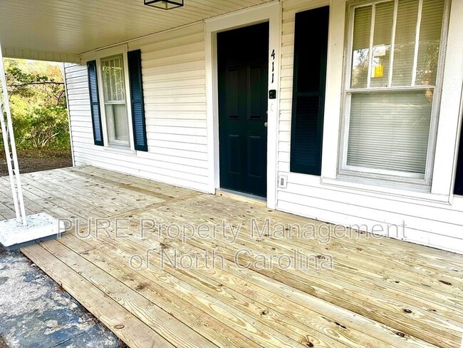 Foto del edificio - 411 W 10th St