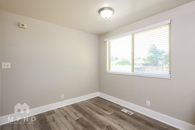 Building Photo - 108 Millerberg Dr