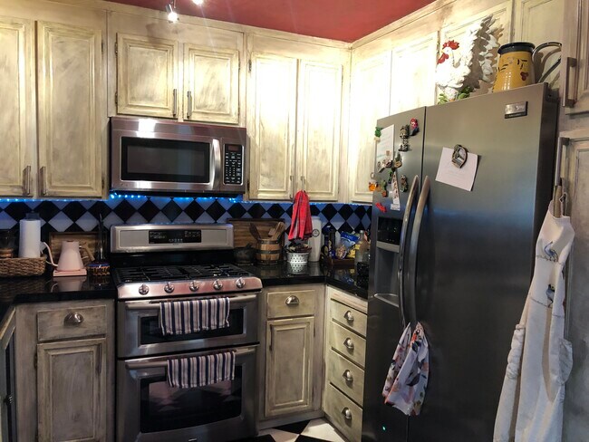 Kitchen #1 - 250 Forest Ridge Rd