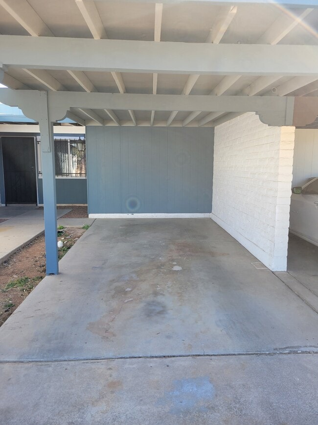 Building Photo - 1166 N Catalina Ave