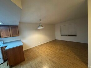 Building Photo - 41 400 S
