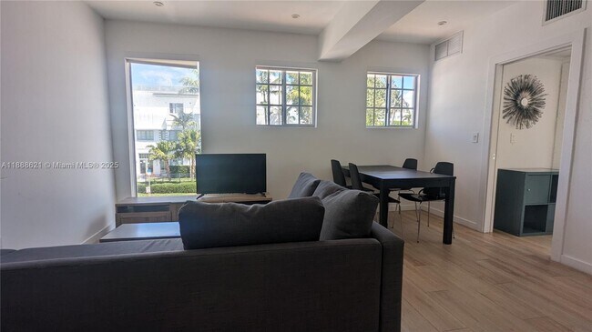 Foto del edificio - 700 16th St