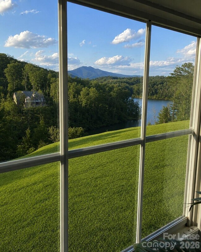 Foto del edificio - 113 Lakeside Dr