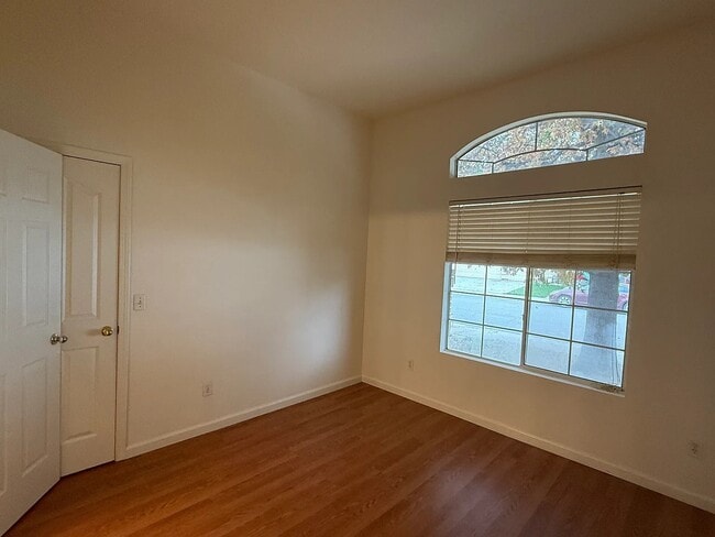 Building Photo - 2505 Shell Ct